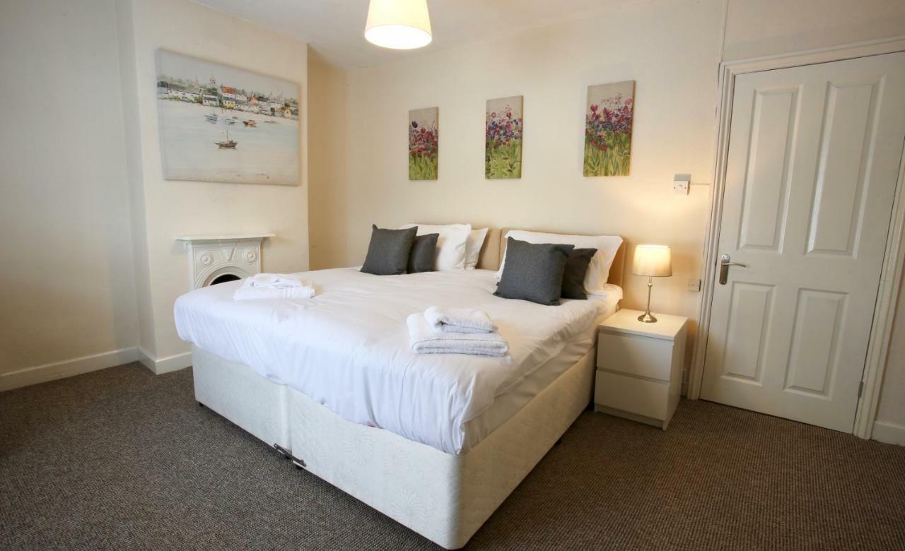 Free Parking, Cosy House In The Center Of Taunton! Sleeps 6 People!ヴィラ エクステリア 写真