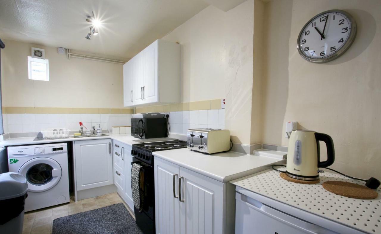 Free Parking, Cosy House In The Center Of Taunton! Sleeps 6 People!ヴィラ エクステリア 写真
